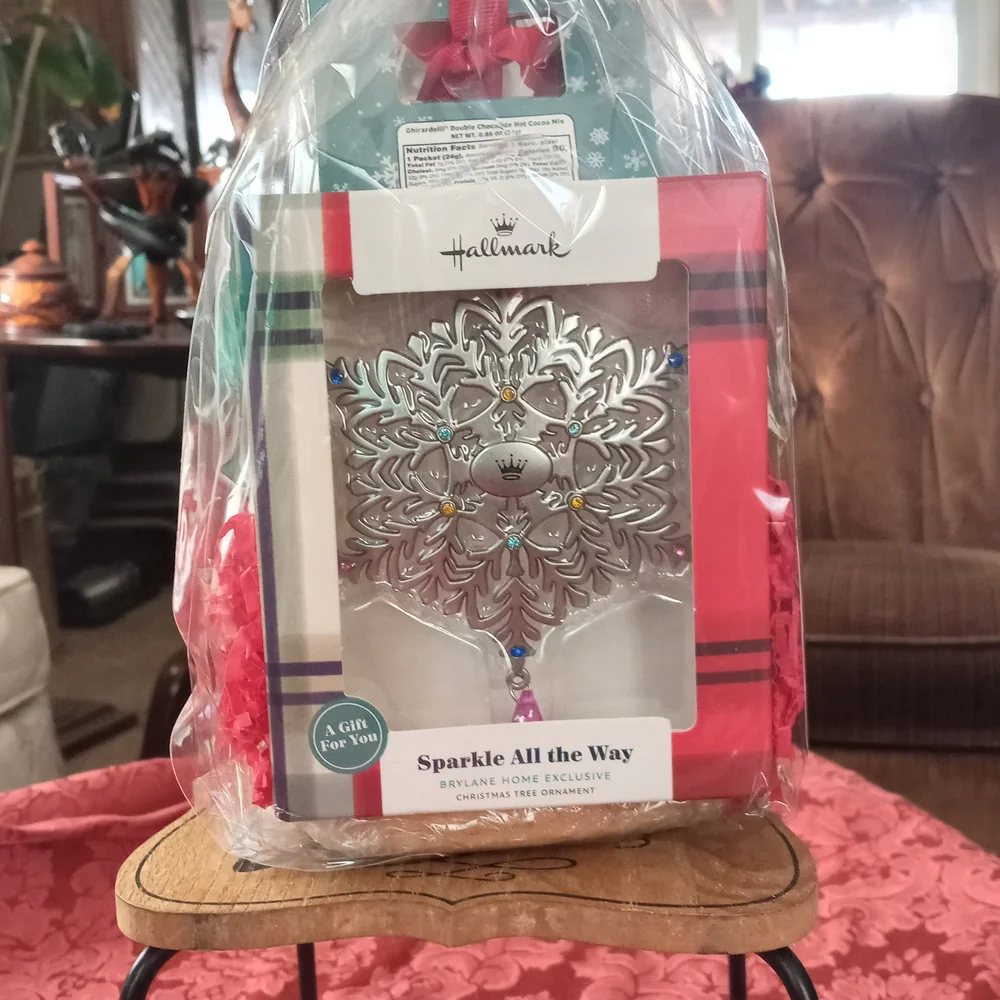 Ghirardelli Hot Cocoa & Candy Canes Gift Set ~ Free Shipping! ☆ NWT